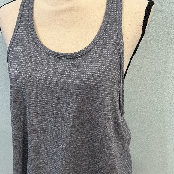 Lululemon Long Distance Tank Top Size 10
Heathered Boysenberry / Boysenberry - Picture 10 of 10